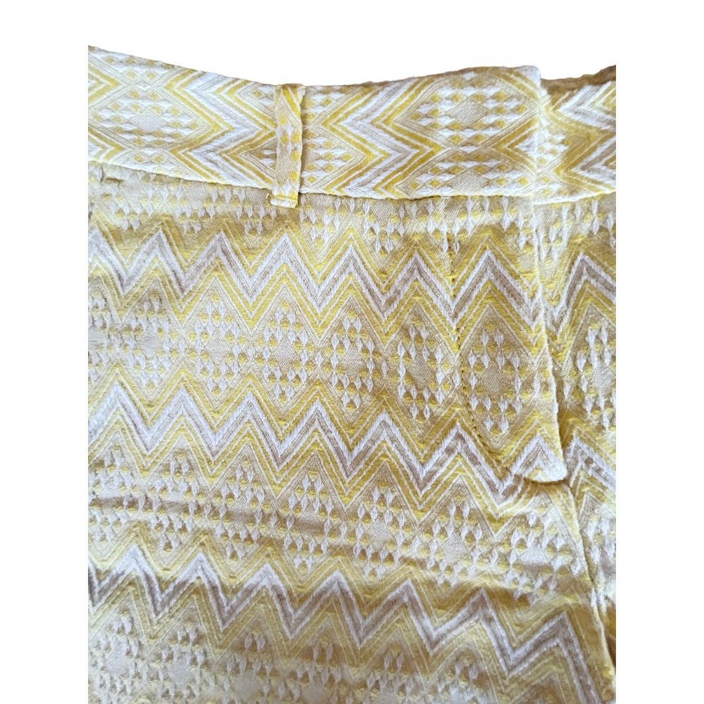 Ann Taylor Factory Womens Yellow White Chevron Jacquard Shorts Size 6 Geometric - Picture 2 of 7